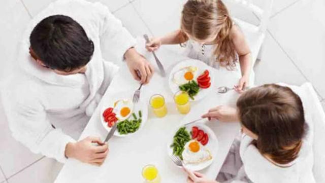 Вчені розповіли про найкорисніший час для сніданку Вчені розповіли про найкорисніший час для сніданку