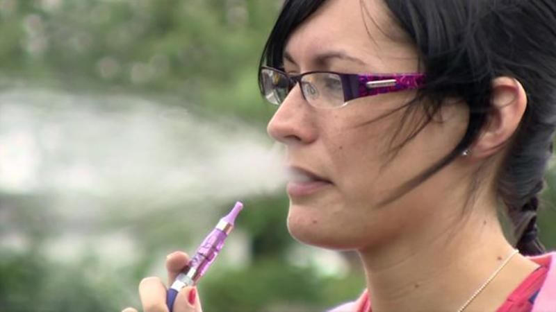 Українські вчені готові власноруч перевірити альтернативні цигарки