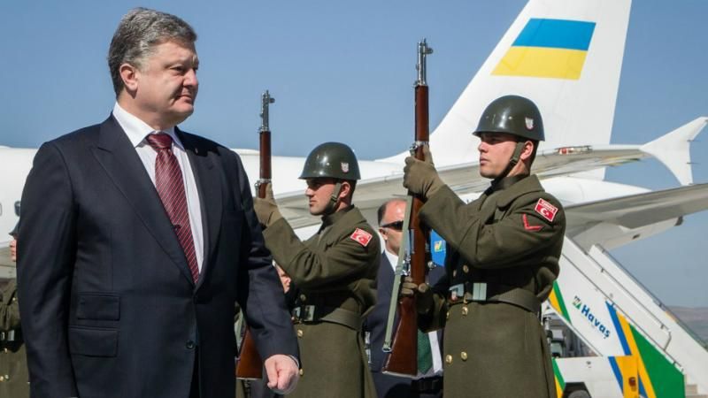 Мобільні госпіталі з Туреччини їдуть в Україну: Порошенко озвучив, на які потреби Мобільні госпіталі з Туреччини їдуть в Україну: Порошенко озвучив, на які потреби