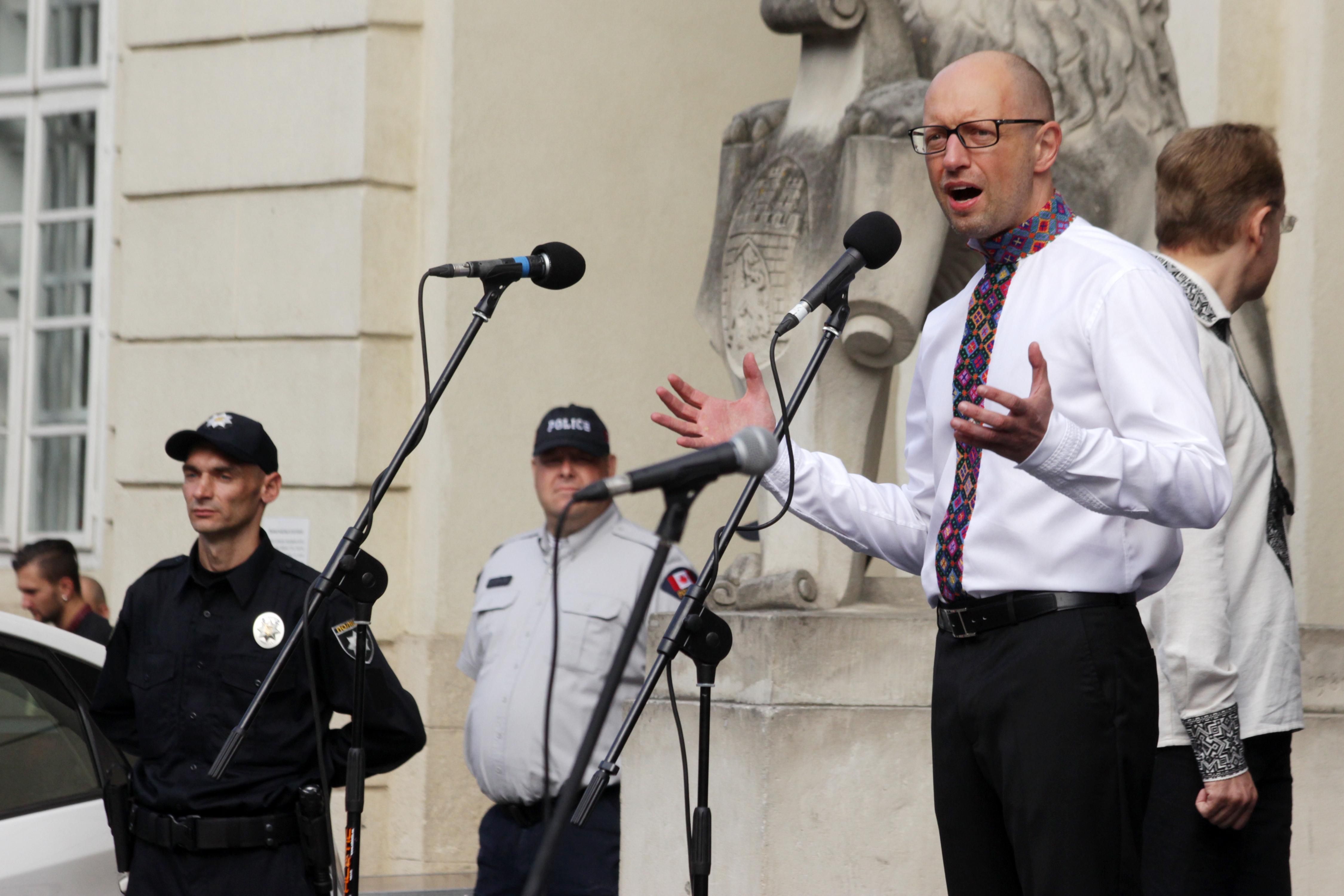 Что скрывает Яценюк – психотерапевт проанализировала поведение премьера Что скрывает Яценюк – психотерапевт проанализировала поведение премьера