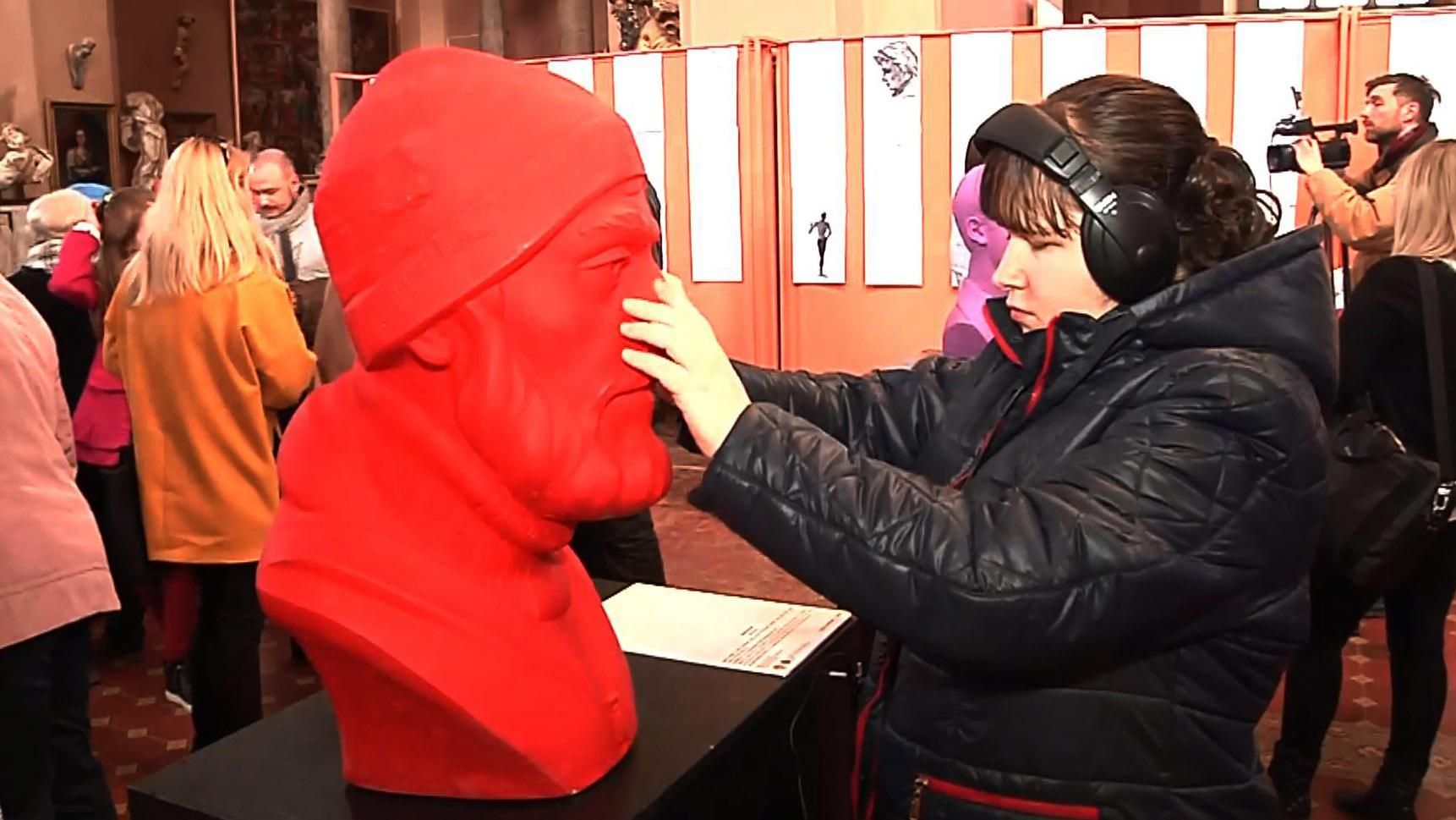 Торкнутися, щоб побачити: для українців з вадами зору відкрили унікальну виставку Торкнутися, щоб побачити: для українців з вадами зору відкрили унікальну виставку