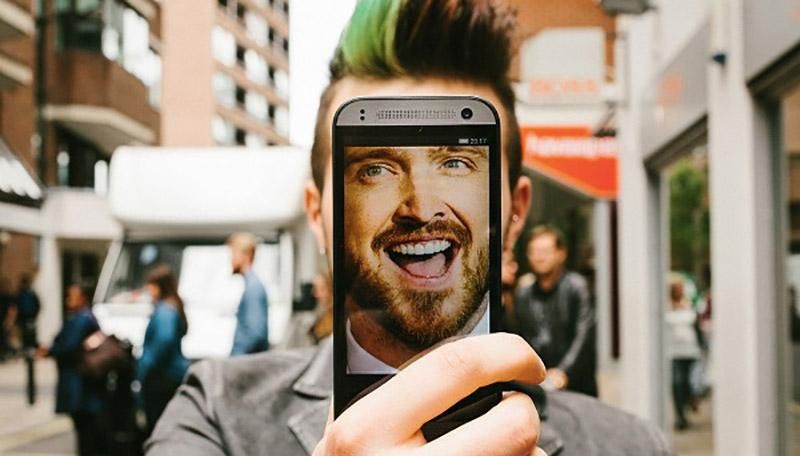 Фахівці пояснили, якою може бути реальна шкода від частих селфі Фахівці пояснили, якою може бути реальна шкода від частих селфі