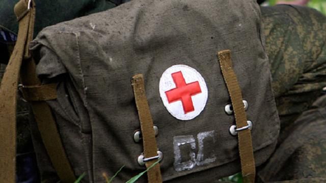 Доба на фронті: бойовики не жаліють ані військових, ані медиків