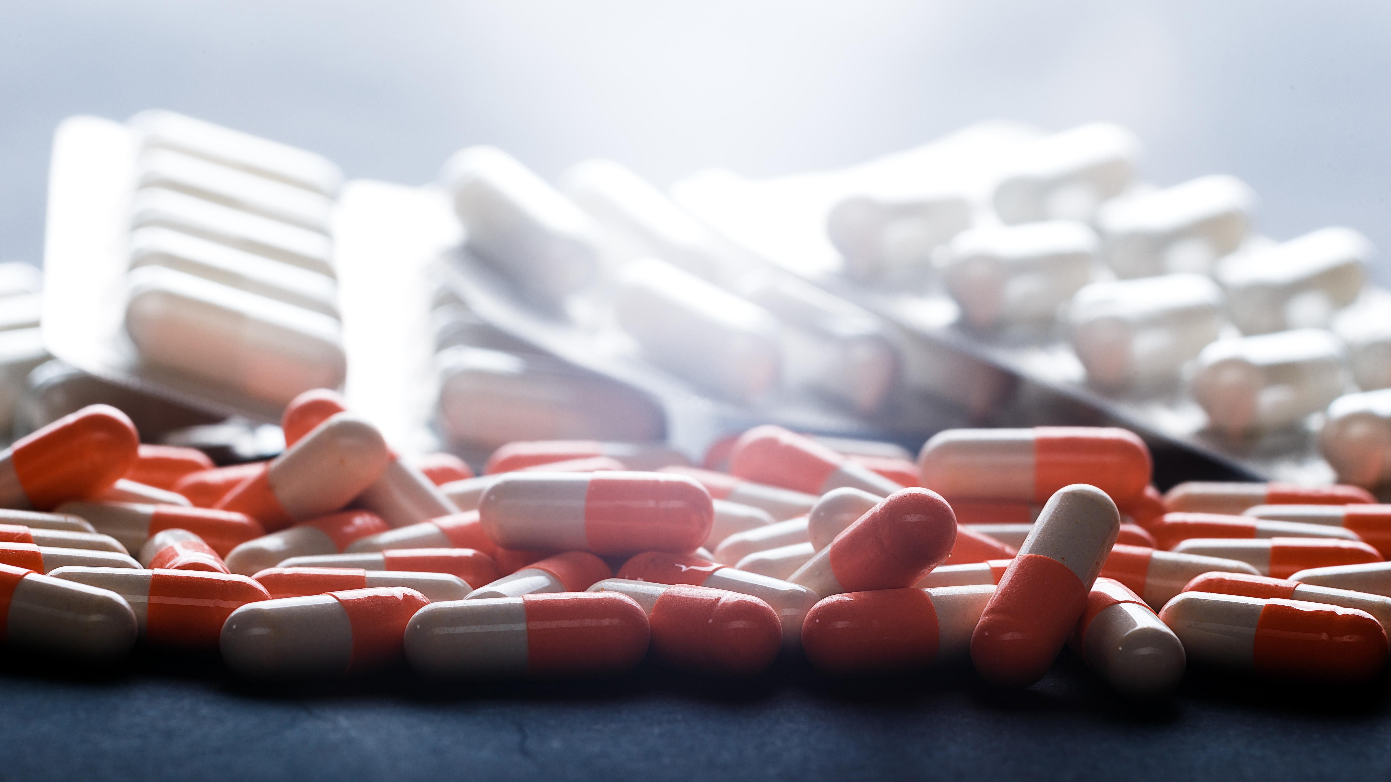 Гройсман рассказал, кто блокирует снижение цен на лекарства Гройсман рассказал, кто блокирует снижение цен на лекарства