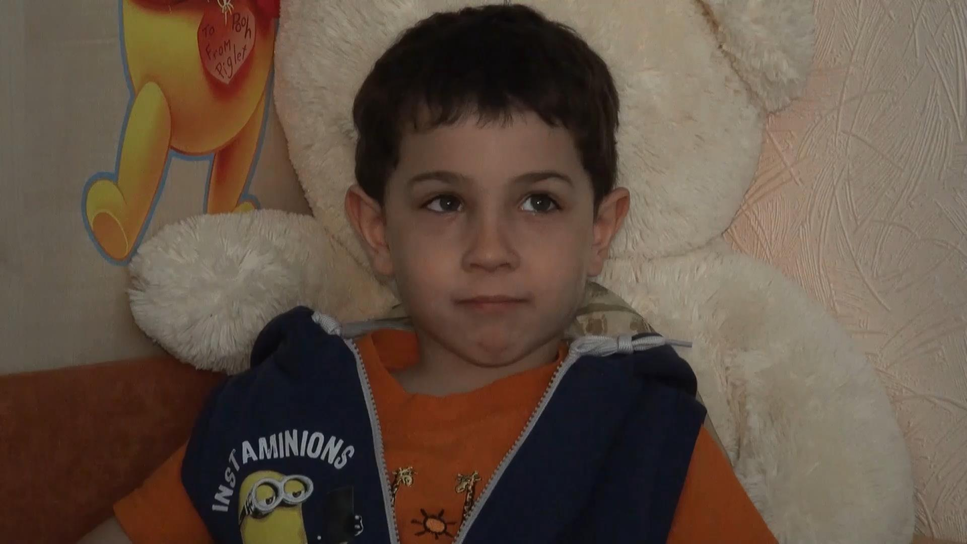 Мне нельзя бегать и прыгать, — тяжелобольной мальчик ждет чуда