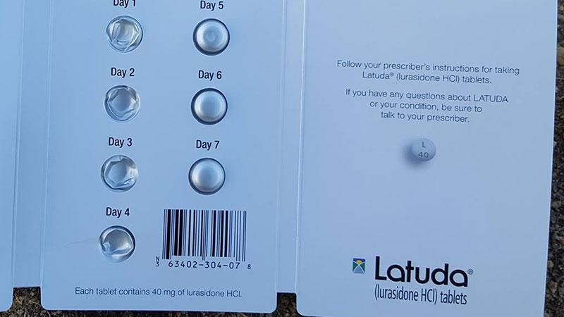 Боєць АТО показав ліки, які вживають терористи Боєць АТО показав ліки, які вживають терористи