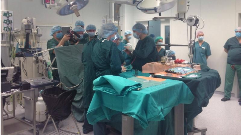 Українські медики проводять унікальну операцію: опубліковані фото 