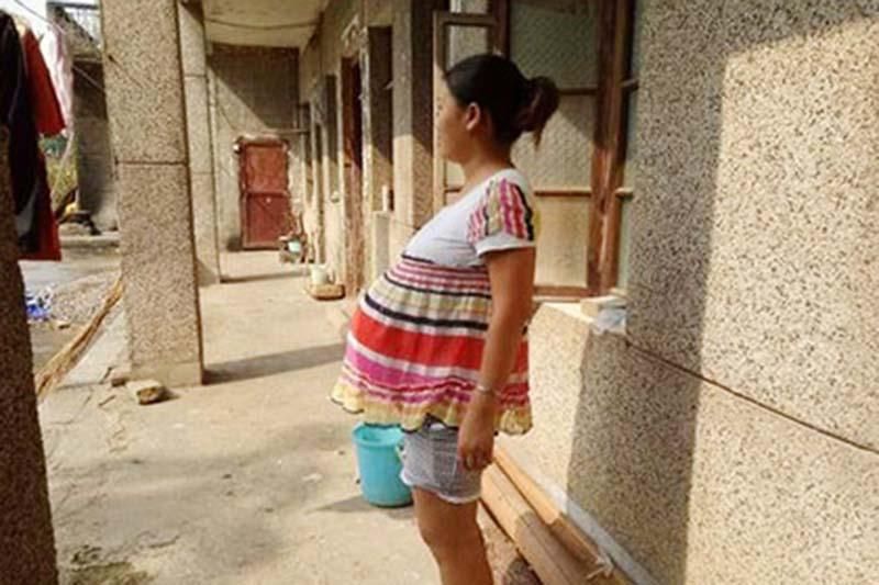 У Китаї знайшли жінку на 17-му місяці вагітності