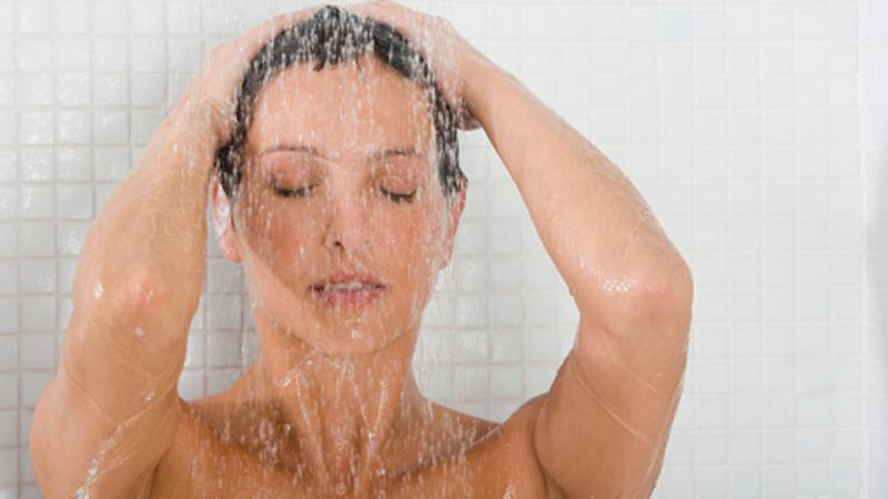 Какой душ лучше: утренний или вечерний?