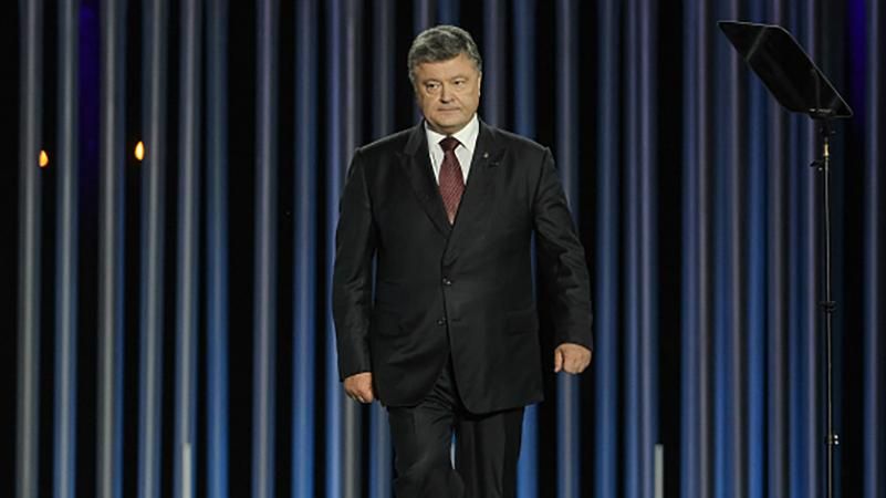 Порошенко пожаловался на тяжелые президентские будни Порошенко пожаловался на тяжелые президентские будни