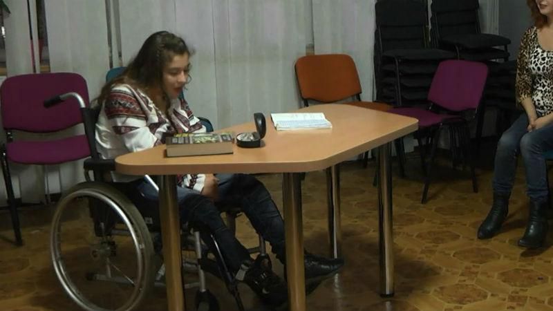 ДЦП – не вирок. Як "особлива" школярка викладає для студентів ДЦП – не вирок. Як "особлива" школярка викладає для студентів