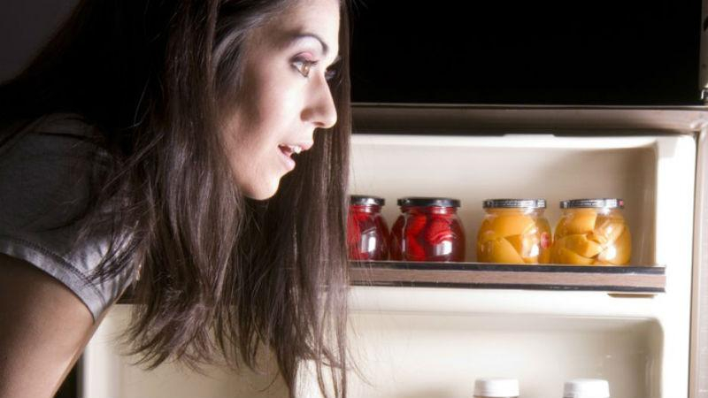 Врачи назвали самые опасные перекусы