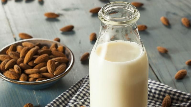 Корисні властивості мигдального молока, про які ви могли не знати