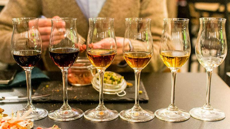 Ученые объяснили, почему после алкоголя хочется есть