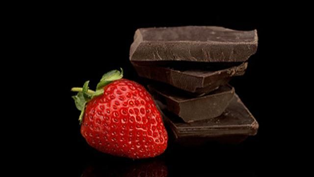 Семь причин лакомиться черным шоколадом ежедневно