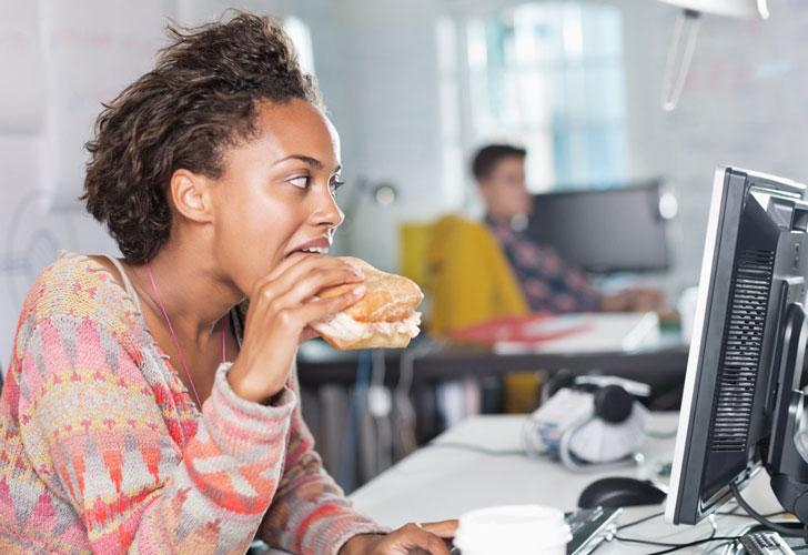 Как оставаться в форме при сидячей работе: действенные советы