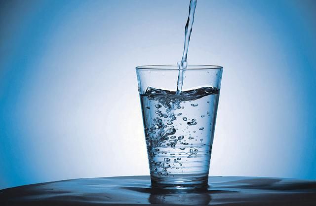 Чому не варто пити очищену воду