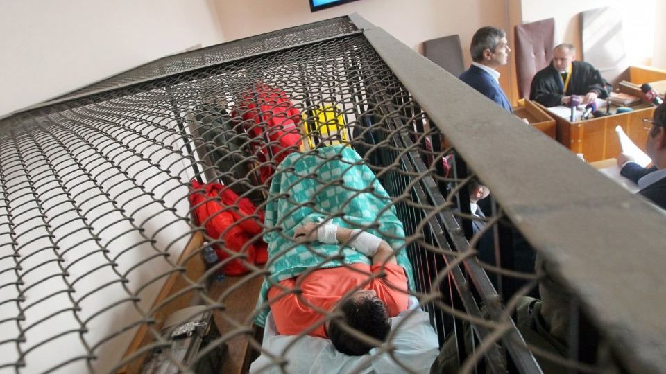 Из-за плохого состояния здоровья Насирова в суд приехала "скорая" Из-за плохого состояния здоровья Насирова в суд приехала "скорая"