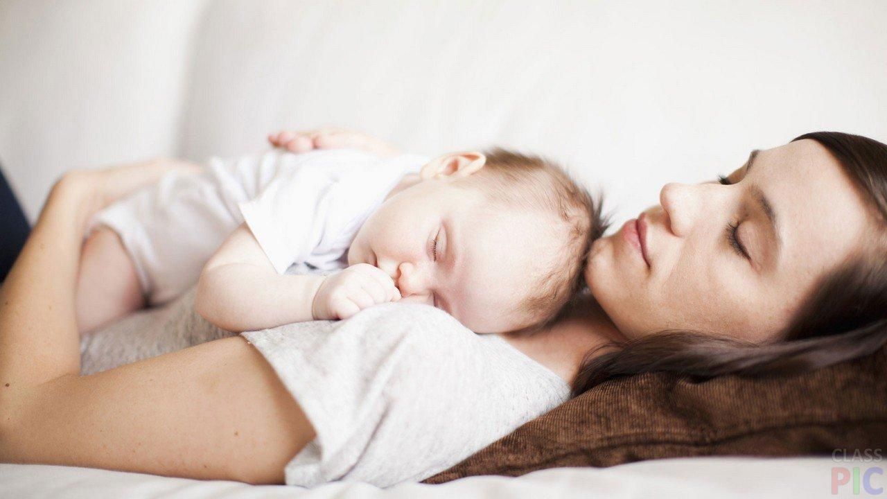 Матери спят намного хуже, чем мужчины, – ученые