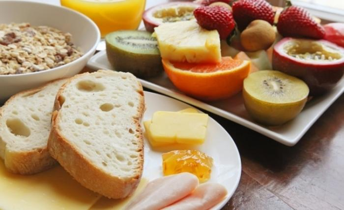 Что не стоит есть утром: список опасных продуктов