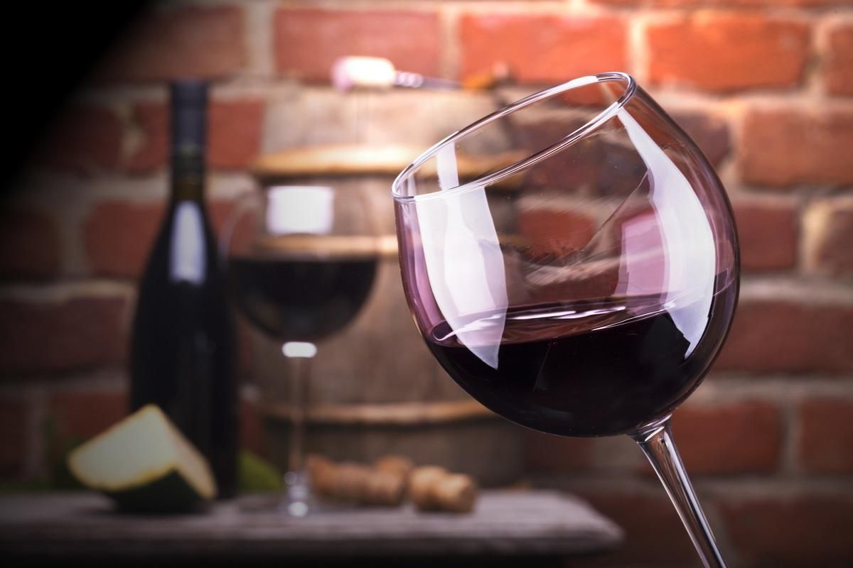 Червоне вино здатне зупинити старіння: вчені