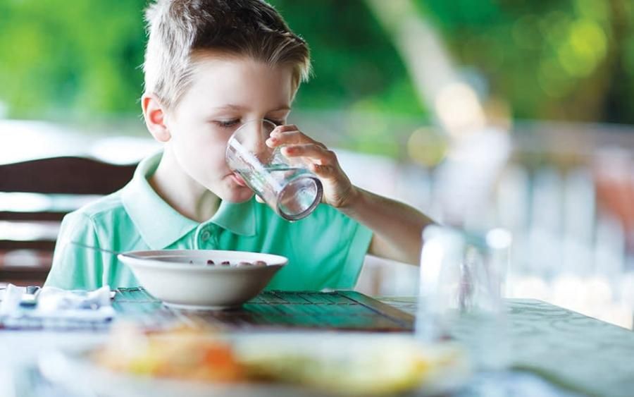 Можно ли пить воду во время еды