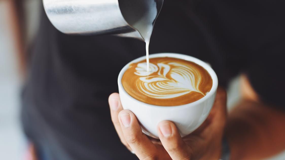 Скільки чашок кави можна вживати протягом дня, – експерт