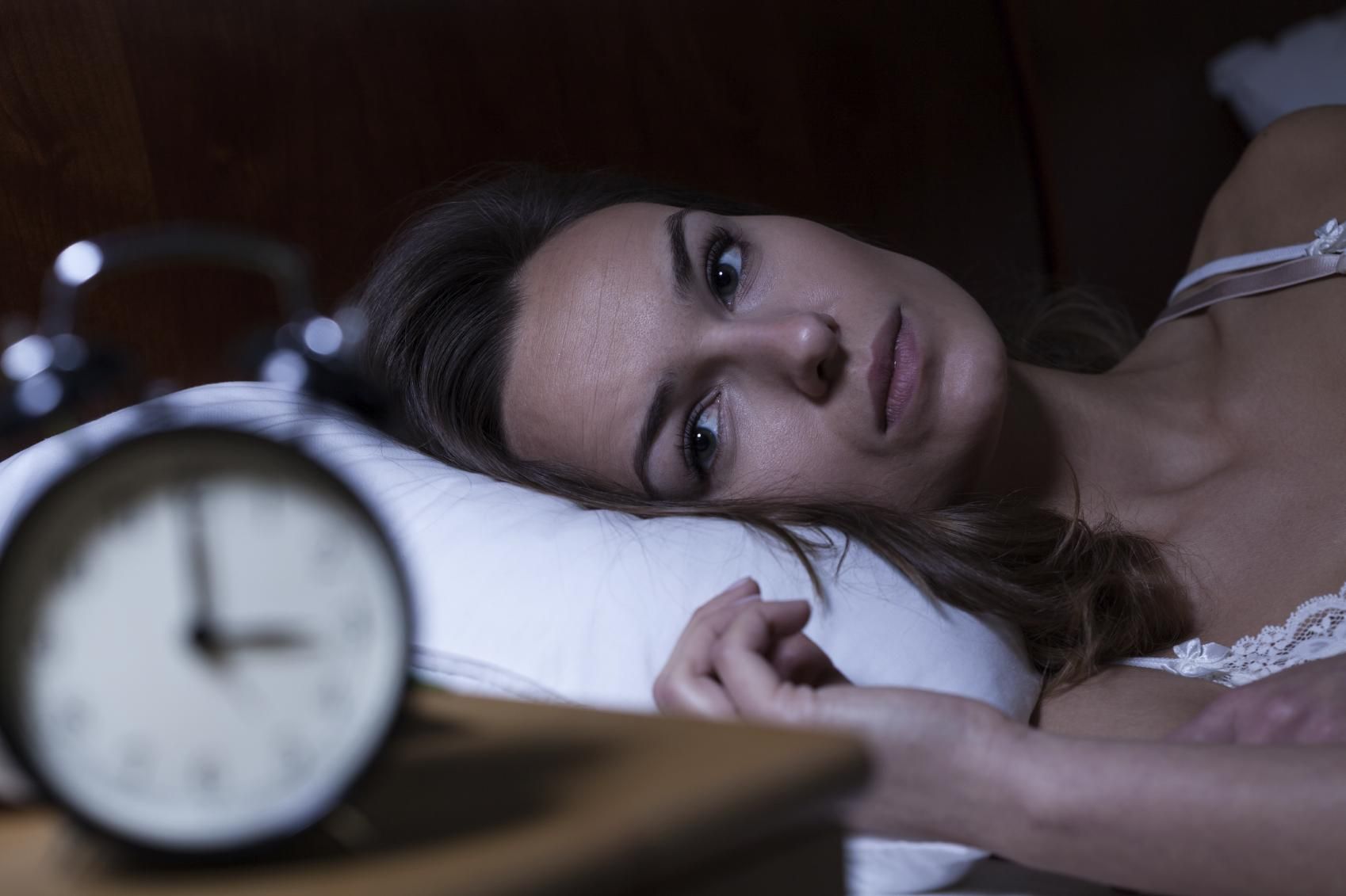 Что нельзя делать перед сном: список вечерних табу