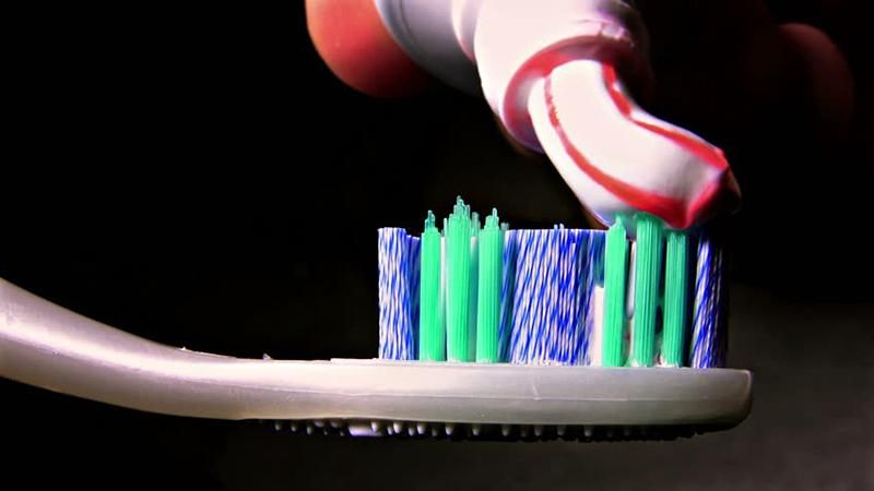 В зубной пасте нашли опасный компонент