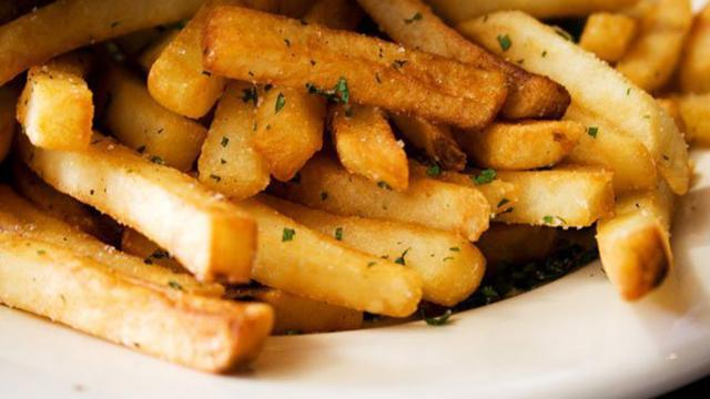 Известный фитнес-тренер назвала жиры, которые категорически нельзя есть