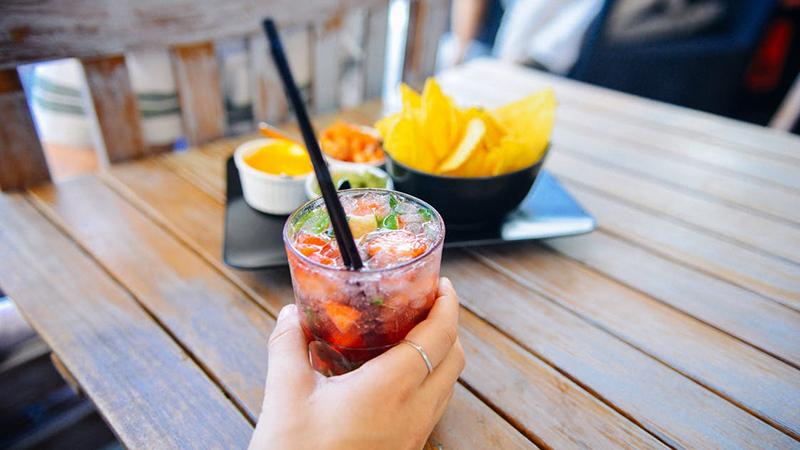 8 продуктов, которыми нельзя заедать и запивать алкоголь