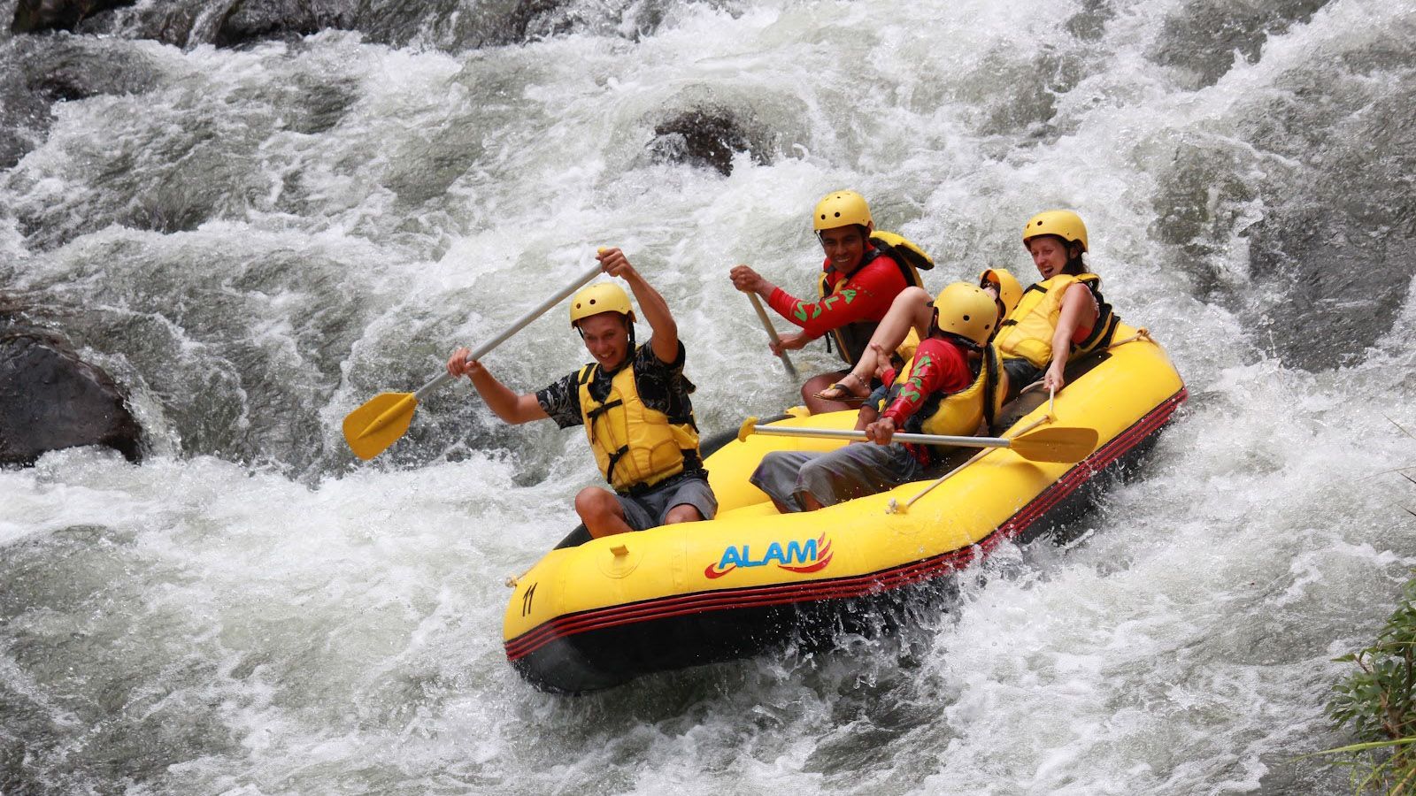 Рафтинг – экстремальный отдых, который запомнится надолго Рафтинг – экстремальный отдых, который запомнится надолго