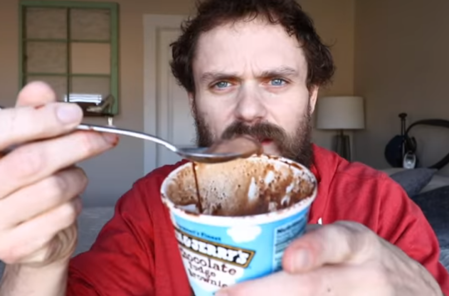 Хлопець схуд на 15 кілограм, вживаючи лише морозиво та алкоголь Хлопець схуд на 15 кілограм, вживаючи лише морозиво та алкоголь