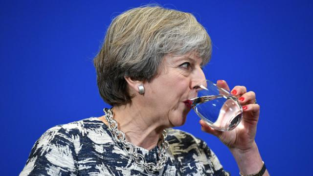 ТОП-9 весомых причин, почему не стоит забывать пить воду