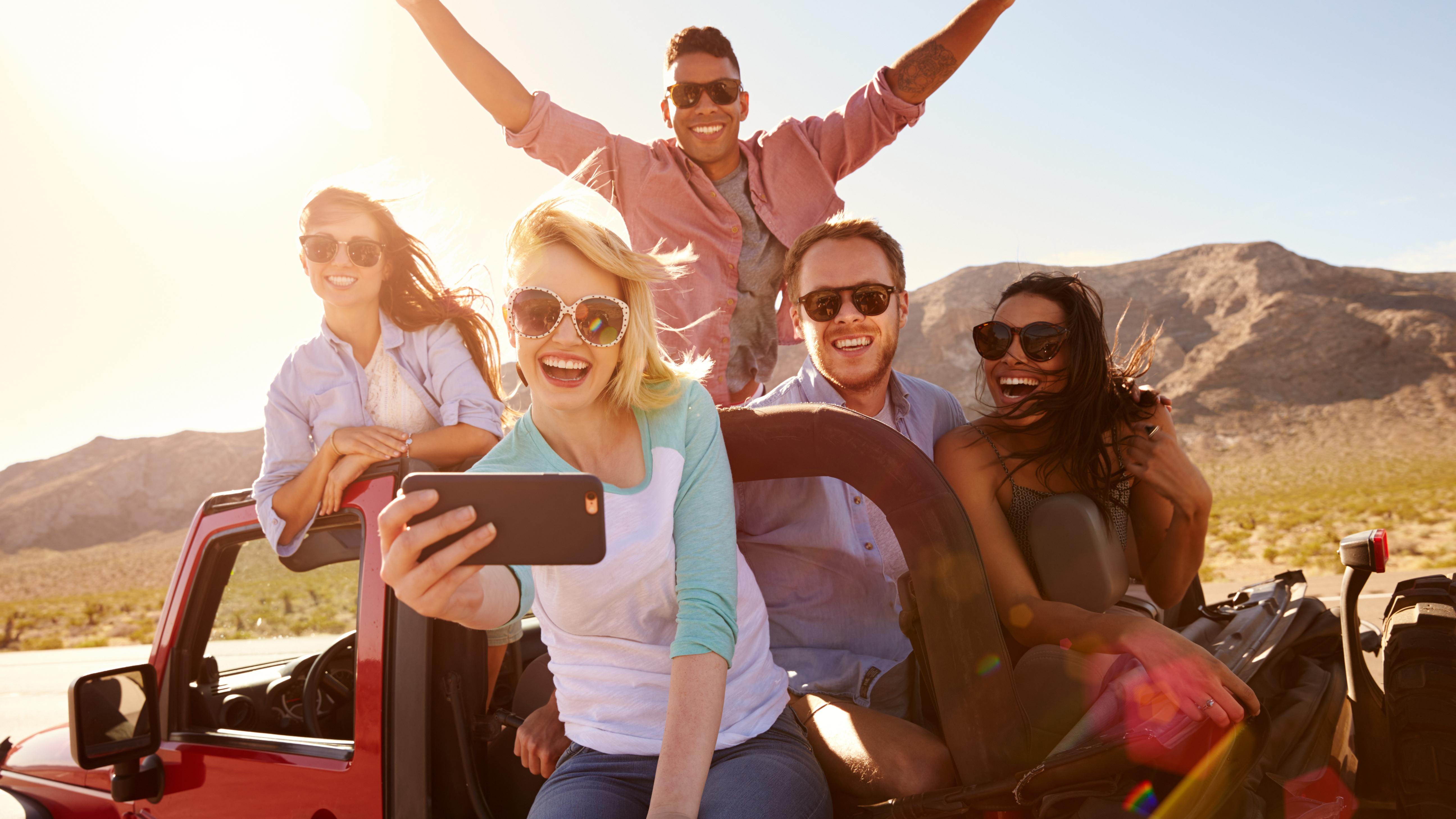 Ученые обнаружили, кто из близкого окружения делает человека счастливее