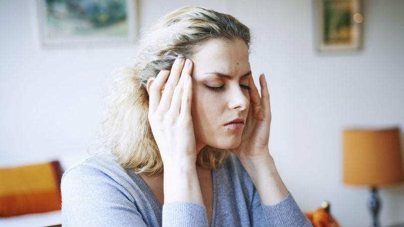 Почему утром болит голова: три основные причины
