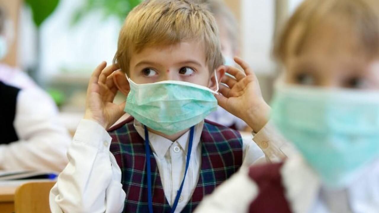 Коли в Україні очікувати епідемії грипу та які нові штами вірусу атакуватимуть країну: дані вірусолога