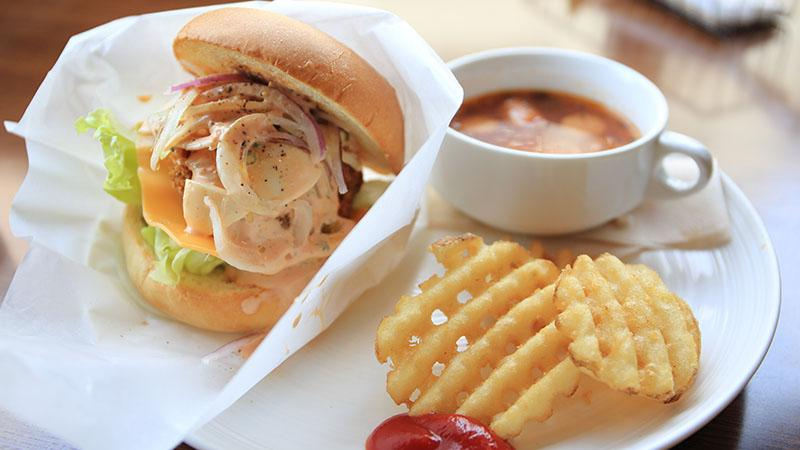 Заедать стресс можно: список продуктов, которые не навредят фигуре