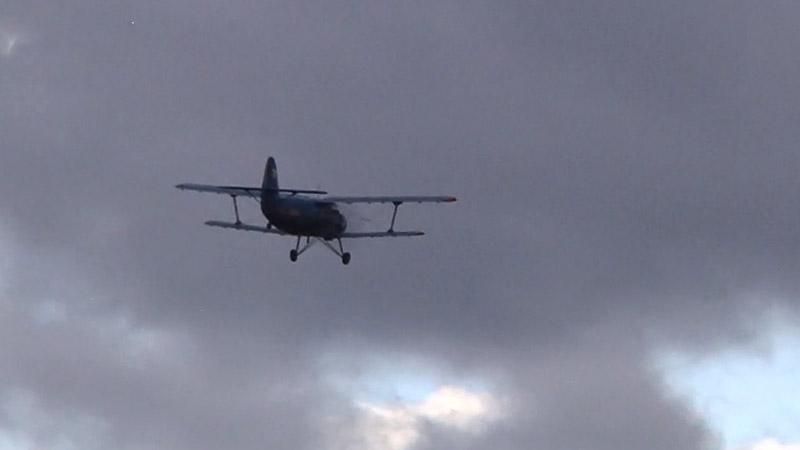 На Волыни с самолетов сбрасывают вакцину против бешенства На Волыни с самолетов сбрасывают вакцину против бешенства