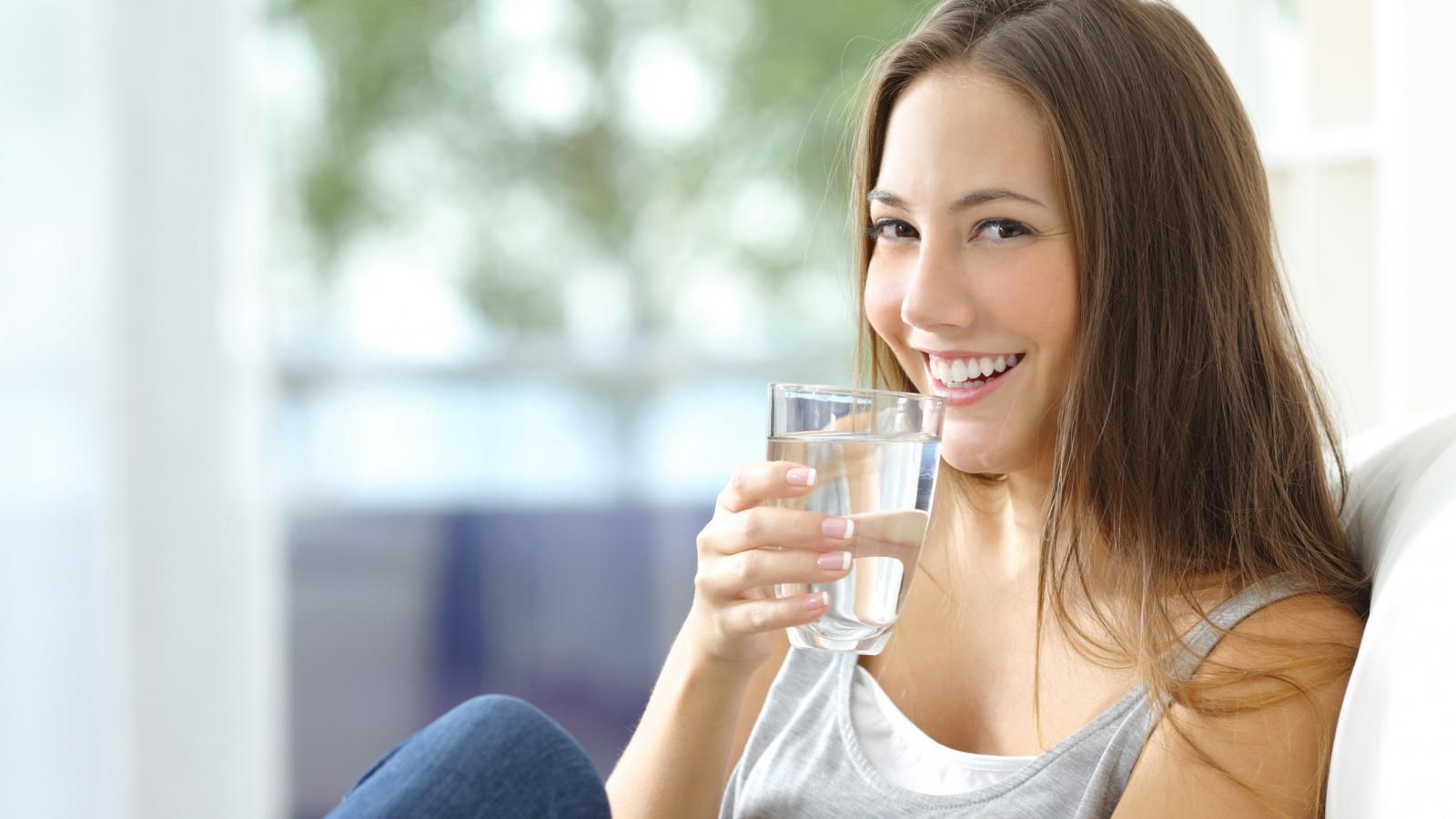 7 бесспорных аргументов, почему каждое утро нужно пить стакан воды
