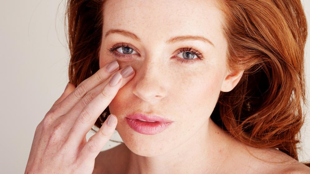 ТОП-5 бьюти-лайфхаков для уменьшения темных кругов под глазами