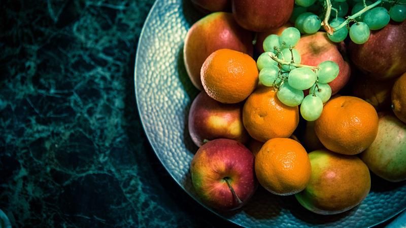 Дієтолог пояснила, чому не можна вечеряти фруктами 