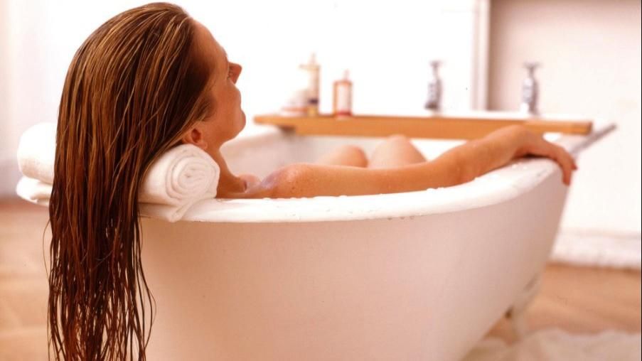 Гаряча ванна перед сном: 5 причин, чому вона така корисна взимку