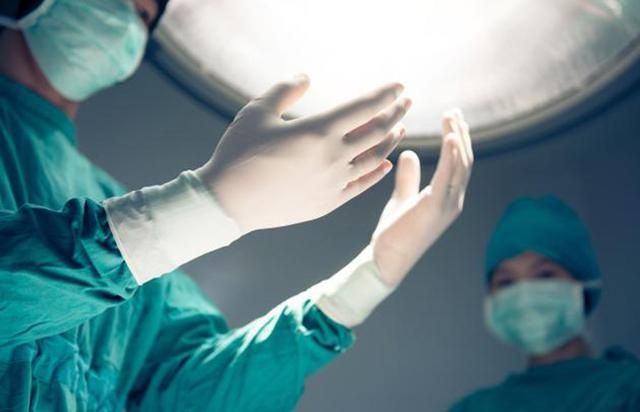 В Индии хирурги достали из мужчины немало килограммов металла В Индии хирурги достали из мужчины немало килограммов металла