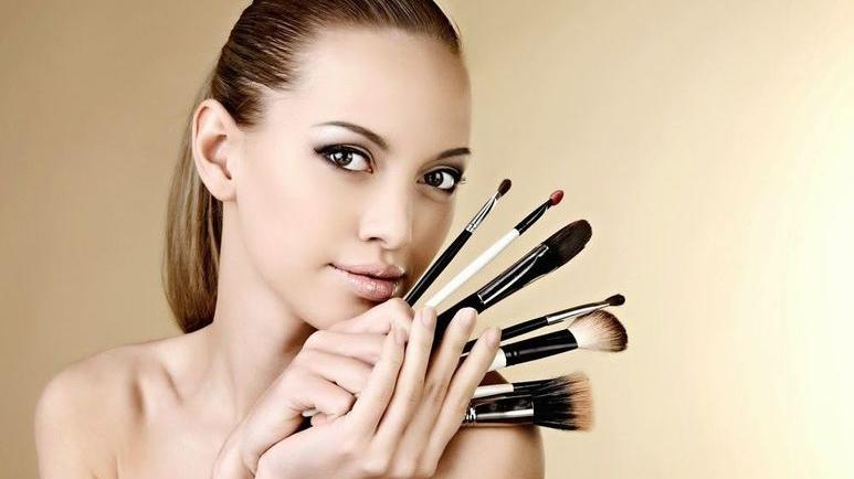 Как правильно наносить макияж женщинам, старше 30: полезные секреты
