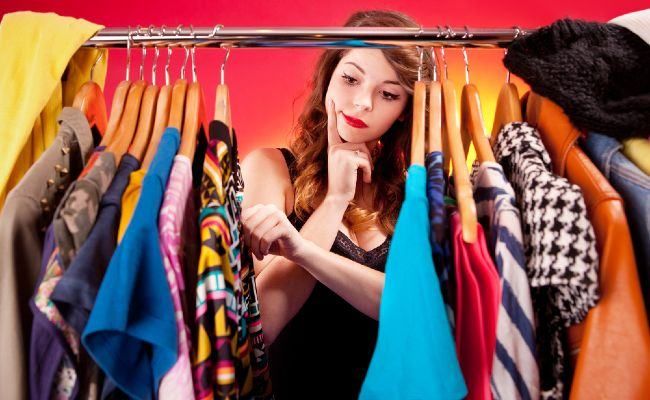 Експерти підрахували, скільки часу жінки обирають одяг на роботу
