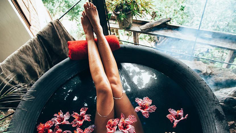 Рецепты ароматических ванн, которые вас расслабят и помогут похудеть