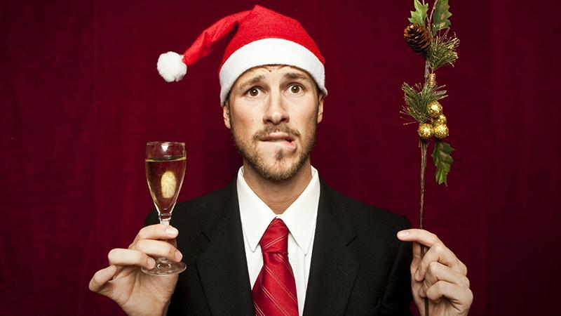 Как пережить новогодний копоратив на работе: правила, которые следует знать