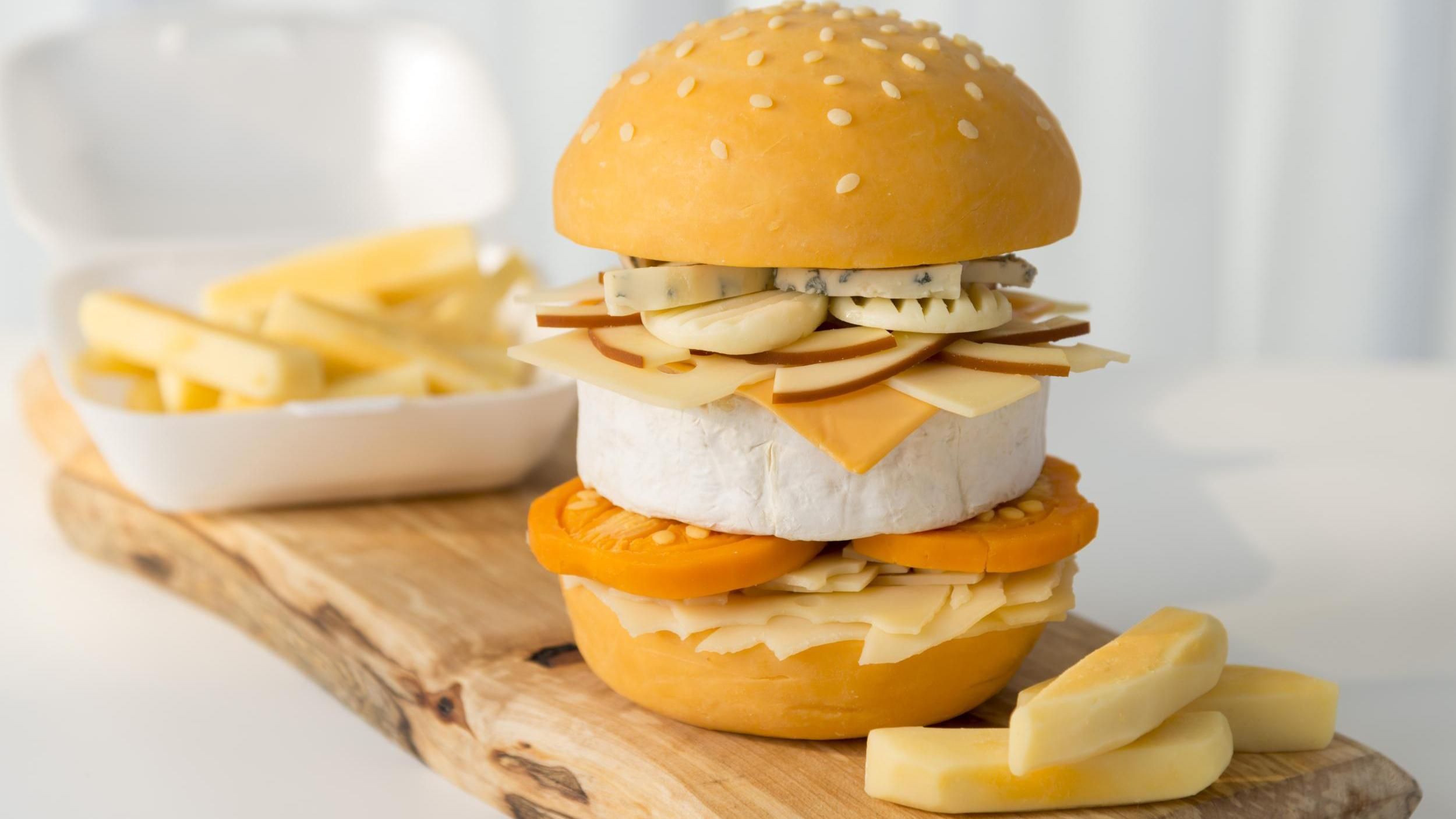 Мечта сыроманов: в Британии продавали необычные чизбургеры