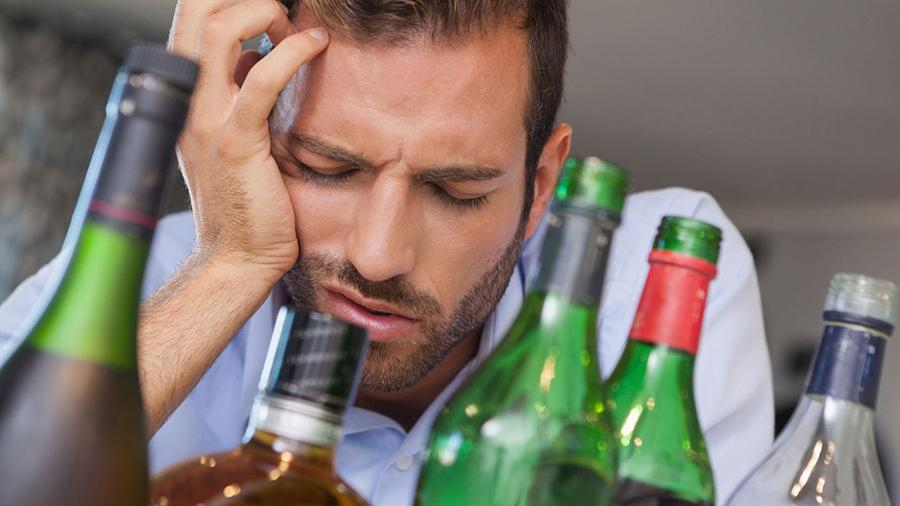 Какие напитки помогут побороть похмелье